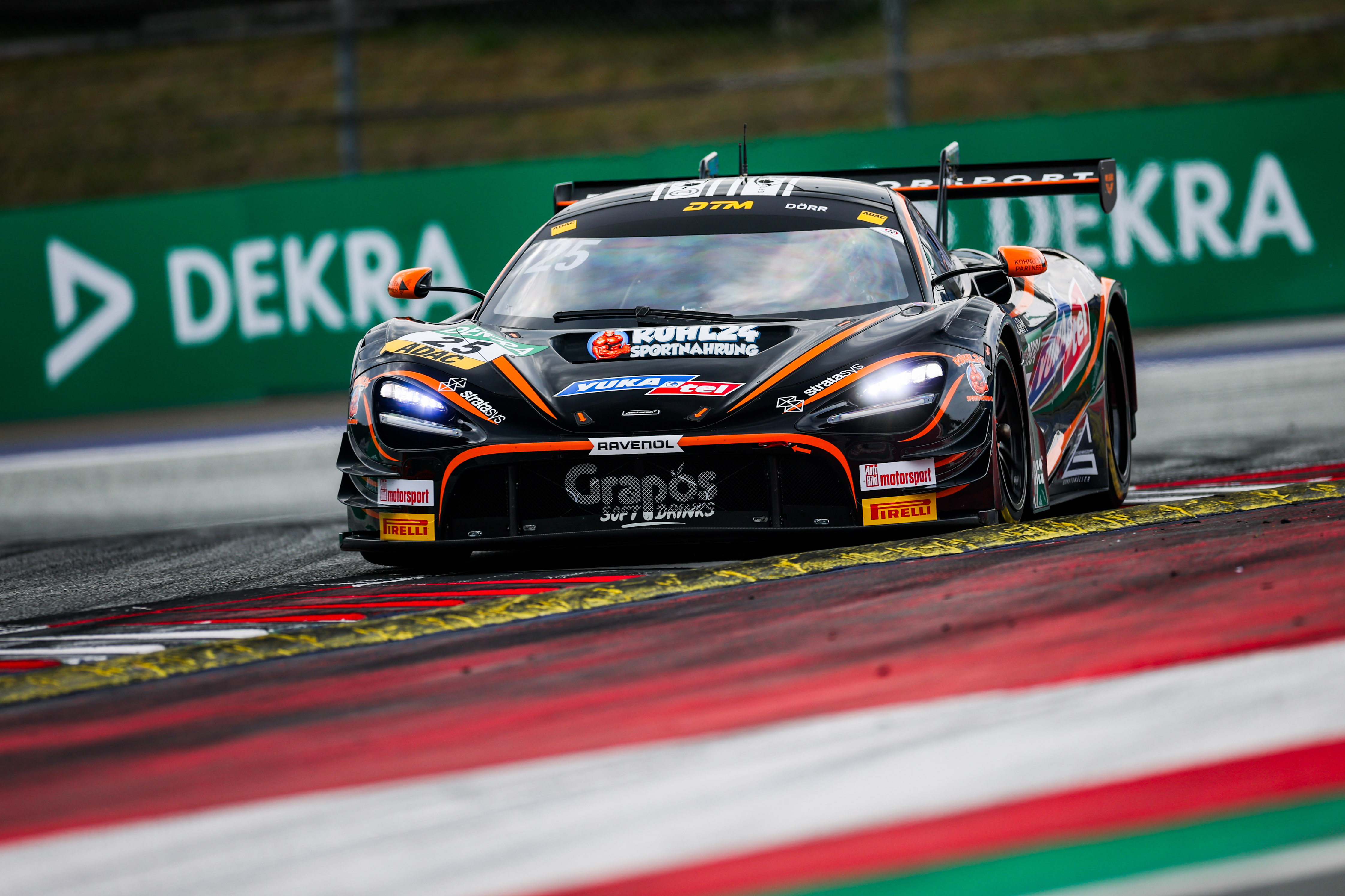 McLareny letos sází v DTM na černou