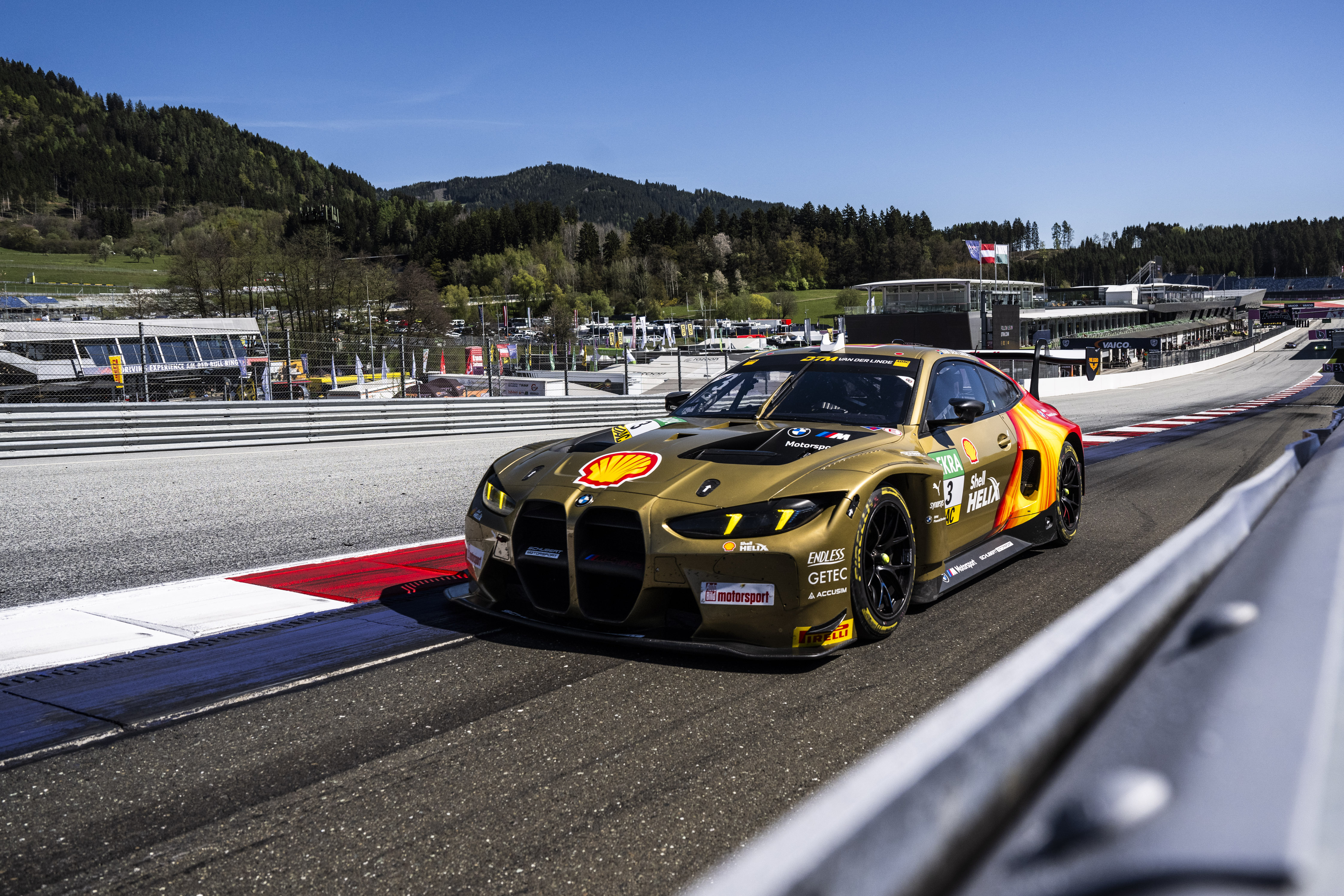 Kelvin van der Linde získává první pole position v barvách BMW