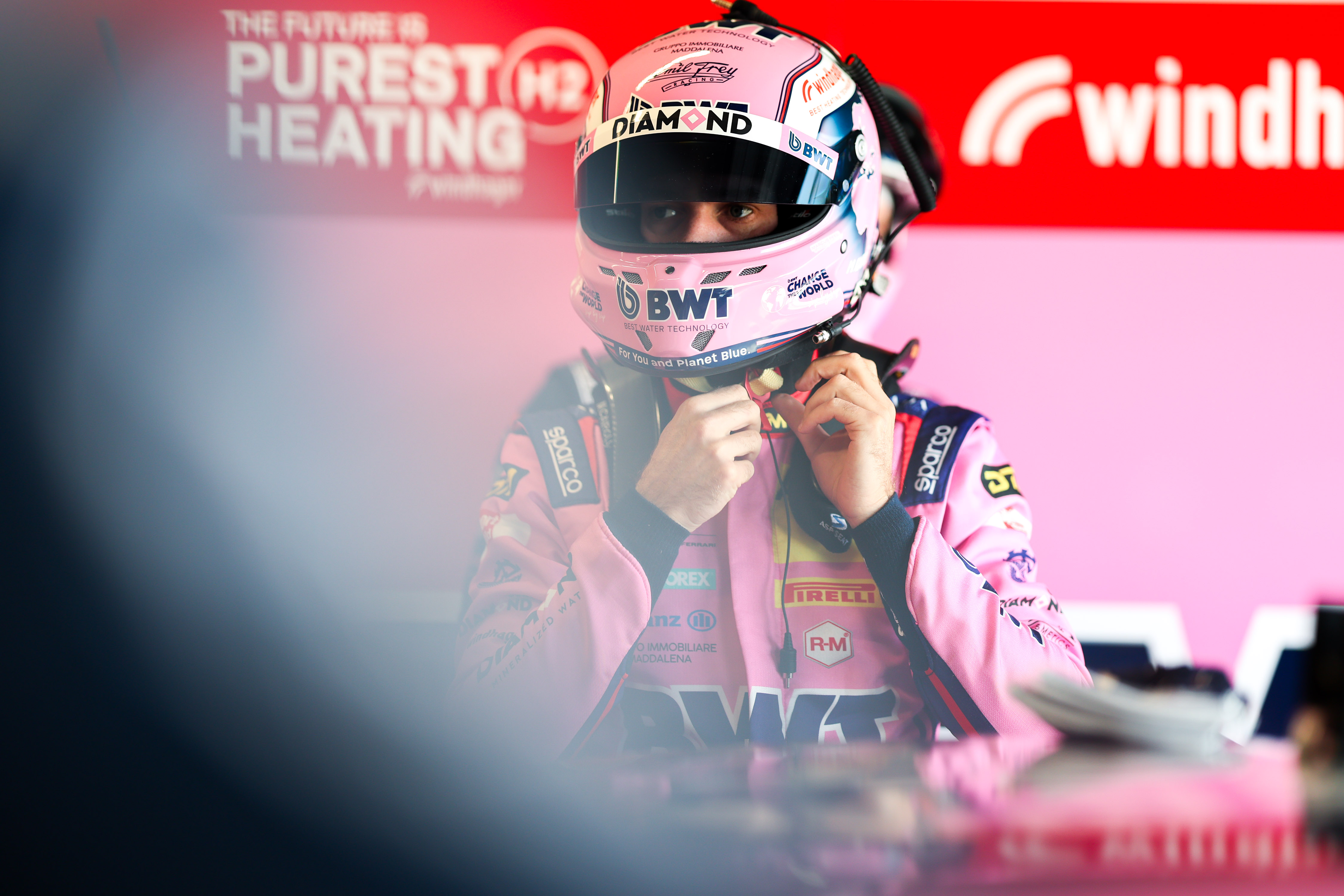 Ferrari vypadá na Zandvoortu silně: Cairoli dominoval pátku